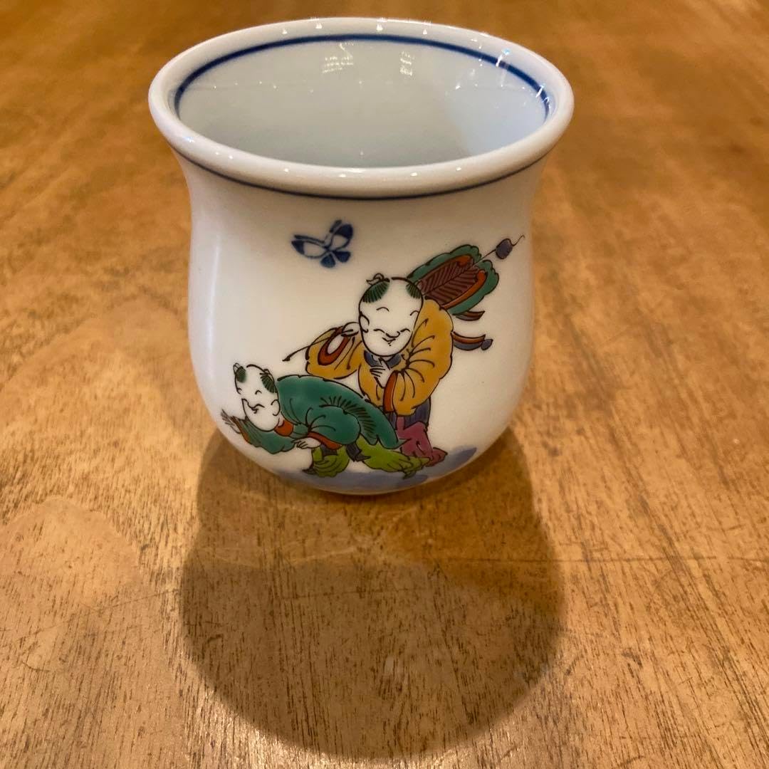 新品 三川内焼　4点セット 唐子絵　白磁 手描き 3点 急須 醤油さし 湯呑 新品 三川内焼 4点セット 唐子絵 白磁 手描き 3点 急須 醤油さし 湯呑